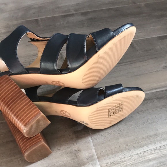 Michael Kors front zipper sandals. - Picture 6 of 8